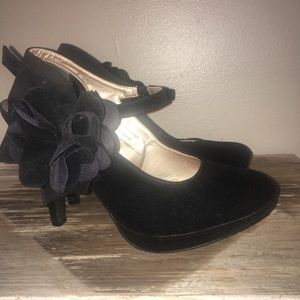 Maurice’s velvet heel.  Size 8.5